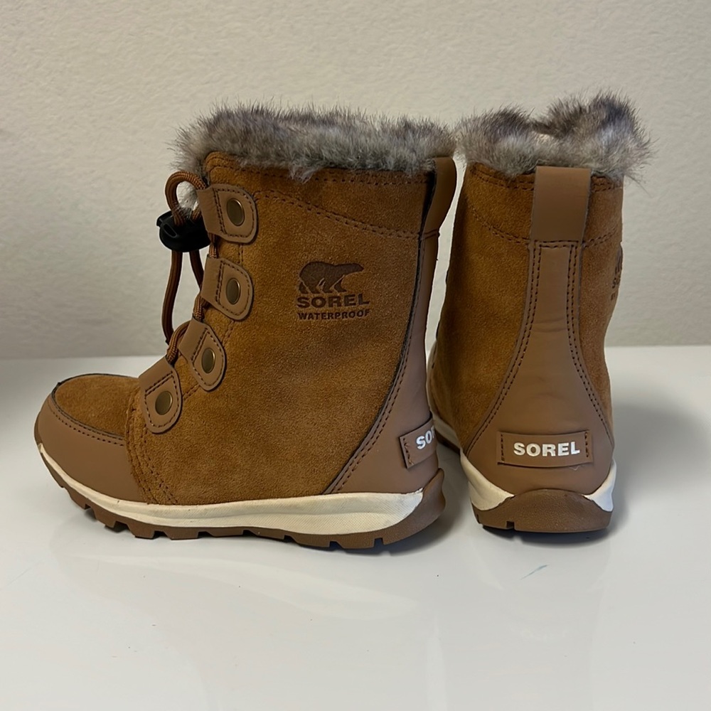 Sorel Girls explorer boots